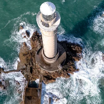 Lumière furtive : le Cotentin et ses phares