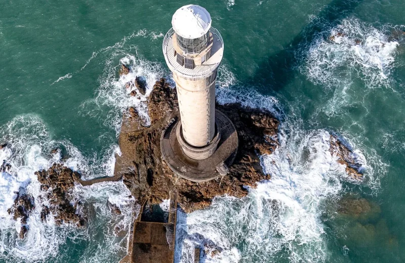 Lumière furtive : le Cotentin et ses phares