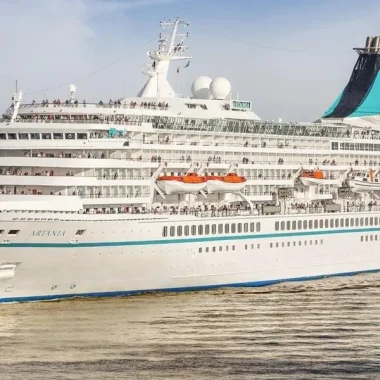 Escale du paquebot de croisière Artania, le lundi 21 octobre 2024