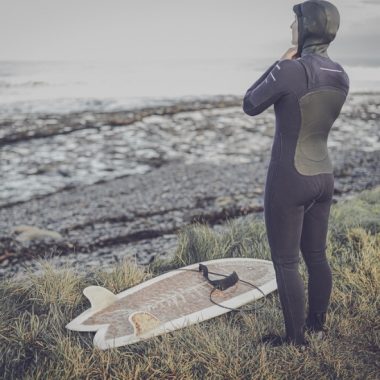 Surfer en hiver dans le Cotentin