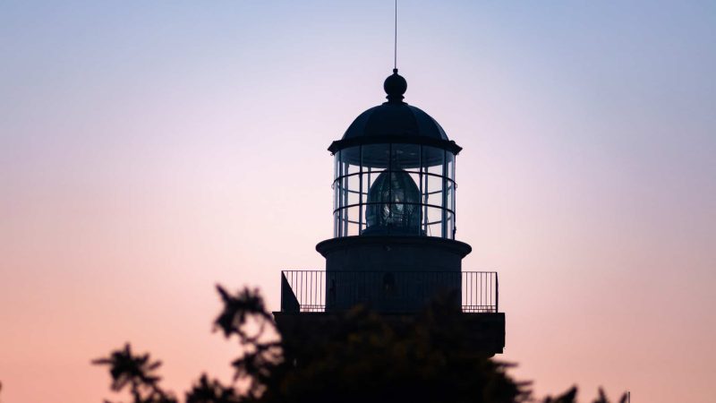 Lumière furtive : le Cotentin et ses phares