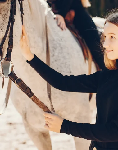 fille avec cheval